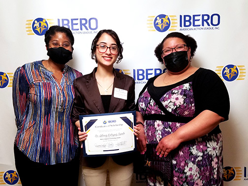 Ibero student scholarship winner is pictured with Visions Member Account Specialist Jessica and Service and Sales Representative Mariel.